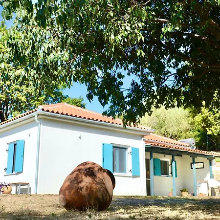 בית נופש House Adelfotita