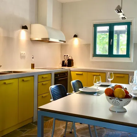 House Adelfotita בית נופש Rodias