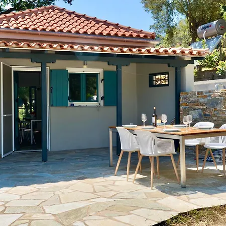בית נופש House Adelfotita